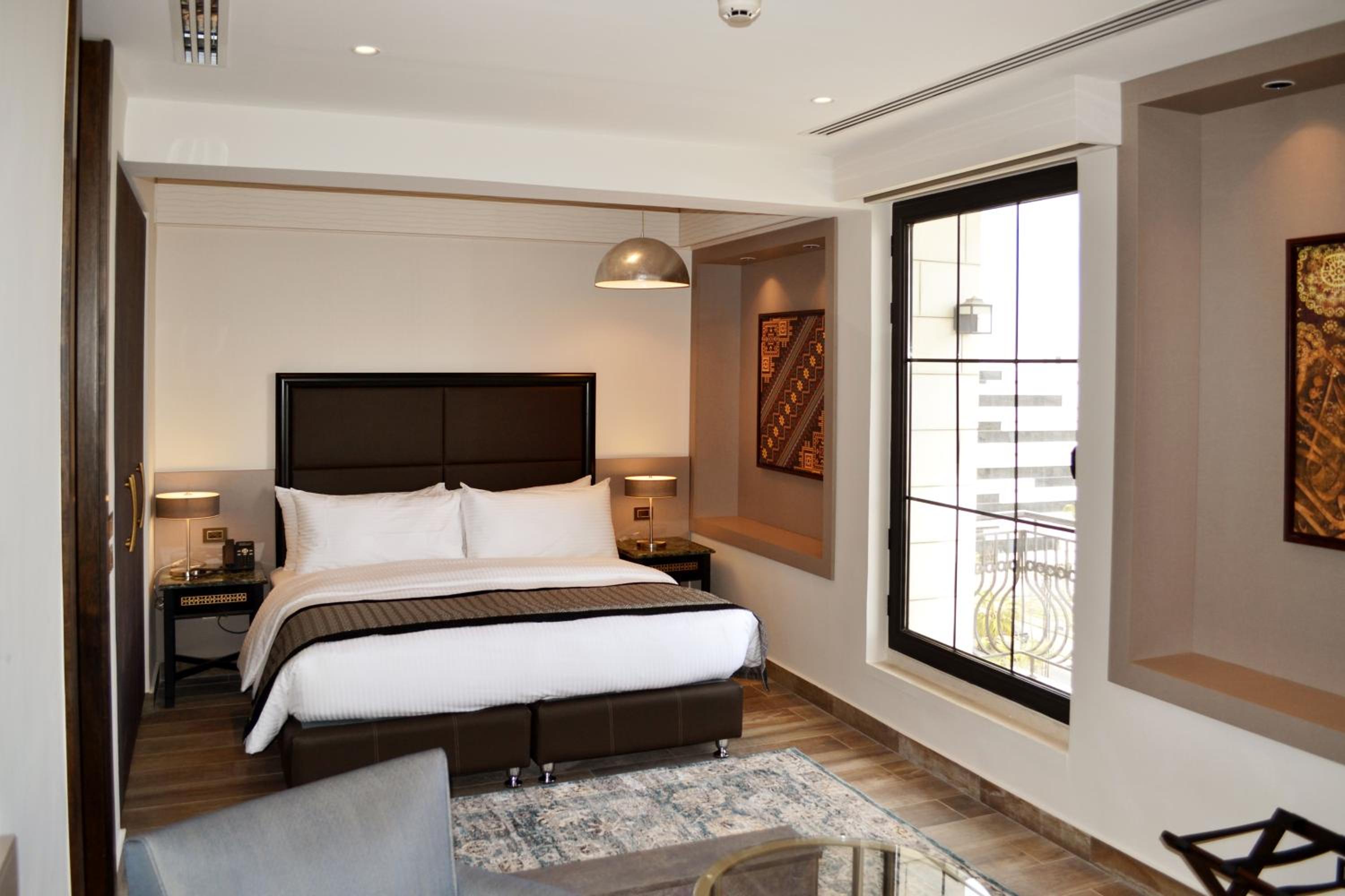 غرفة سوبيريور بسرير مزدوج، Ambassador Hotel 7/10