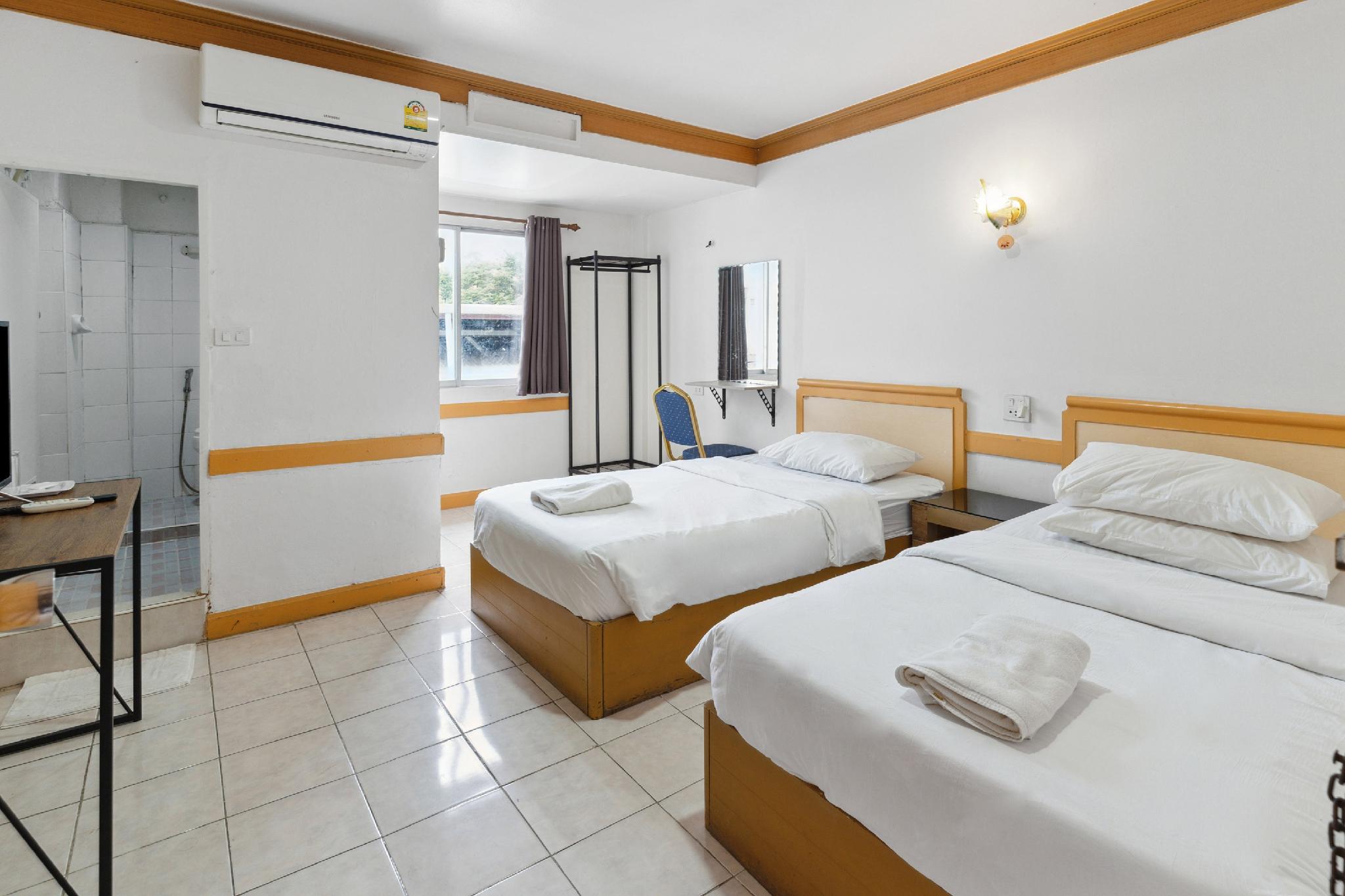 Semi Room, Twin Beds