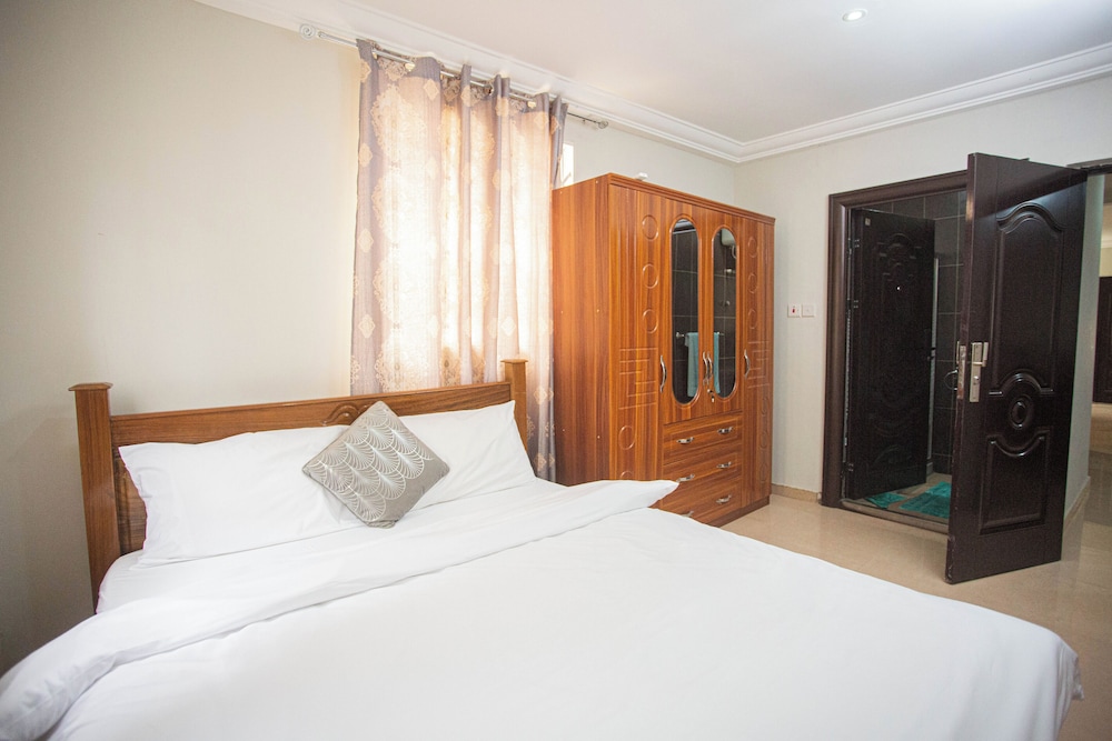 Accra Luxury Apartments 13/50