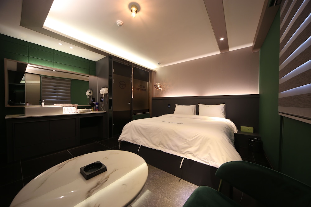 Piano Hotel 27/65