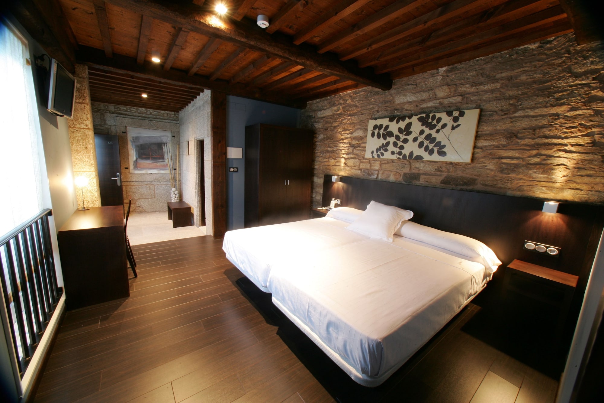 ROOM, DOUBLE BED