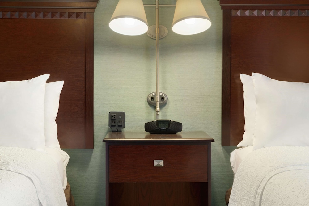 Hampton Inn & Suites Thousand Oaks 28/58