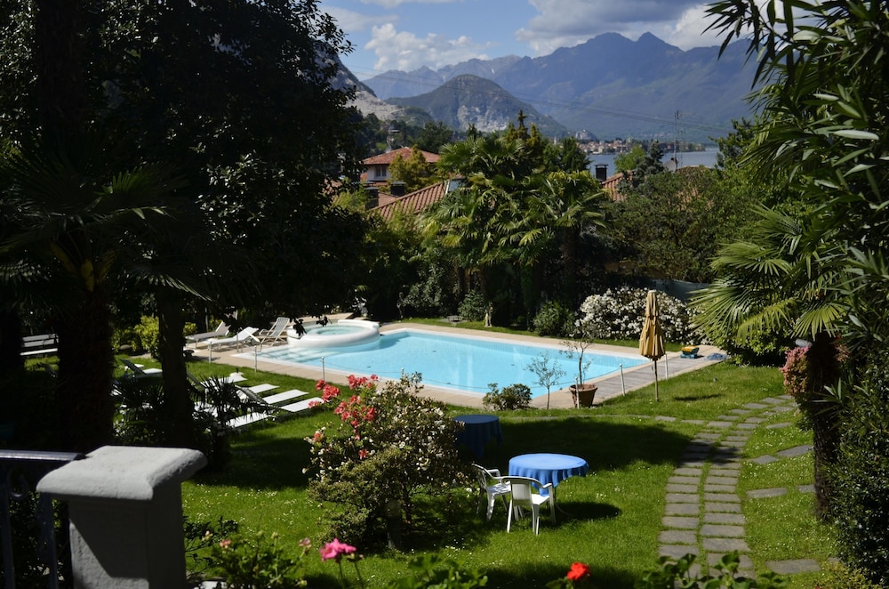 Hotel Royal photo3