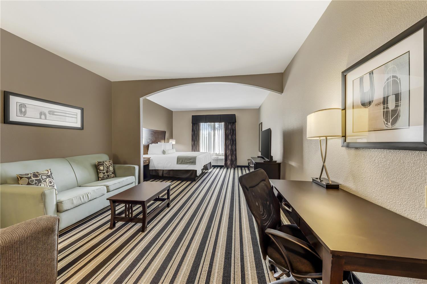 Best Western Plus Sand Bass Inn & Suites 38/52