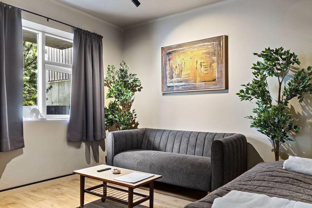 Grettir Apartments 27/50