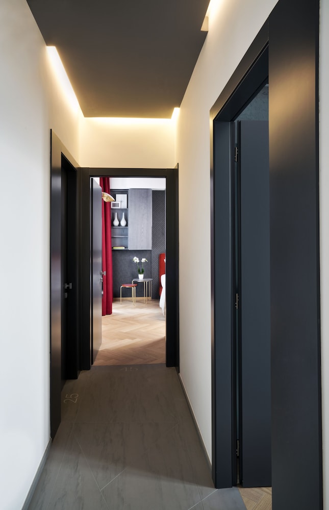 Conti Guest House 24/44