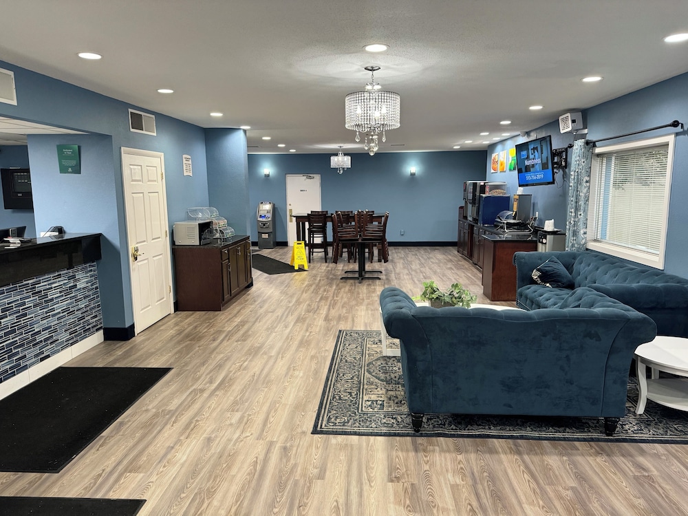 Quality Inn & Suites Cincinnati Uptown Norwood 35/45