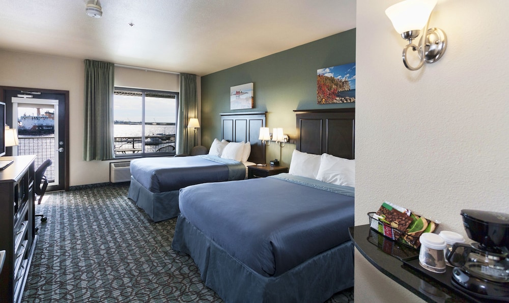 Park Point Marina Inn 26/72