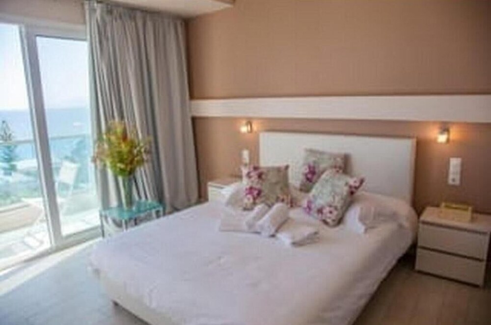 Saradari Beach Hotel 10/50