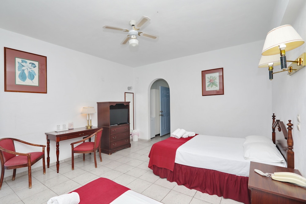 Dolphin Hotel 15/49