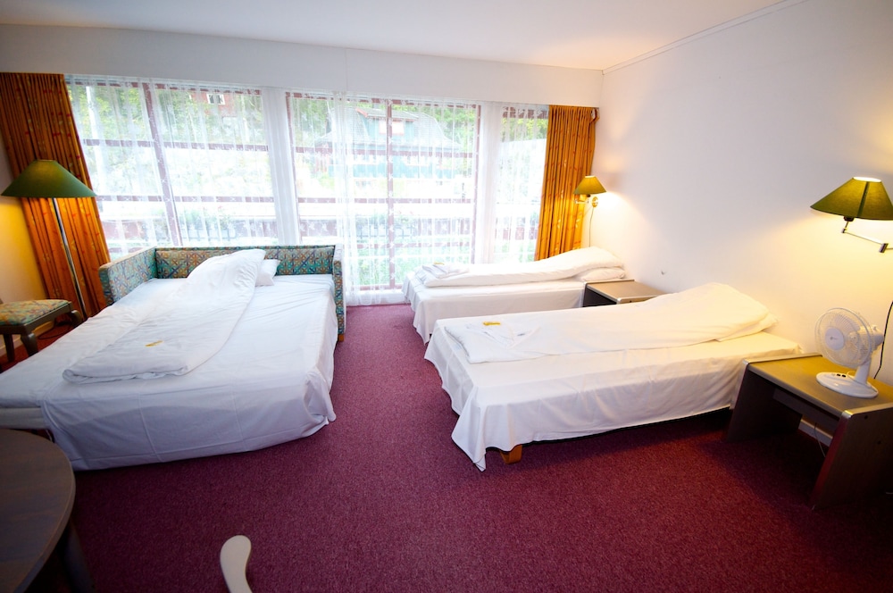 Revsnes Hotell 7/48