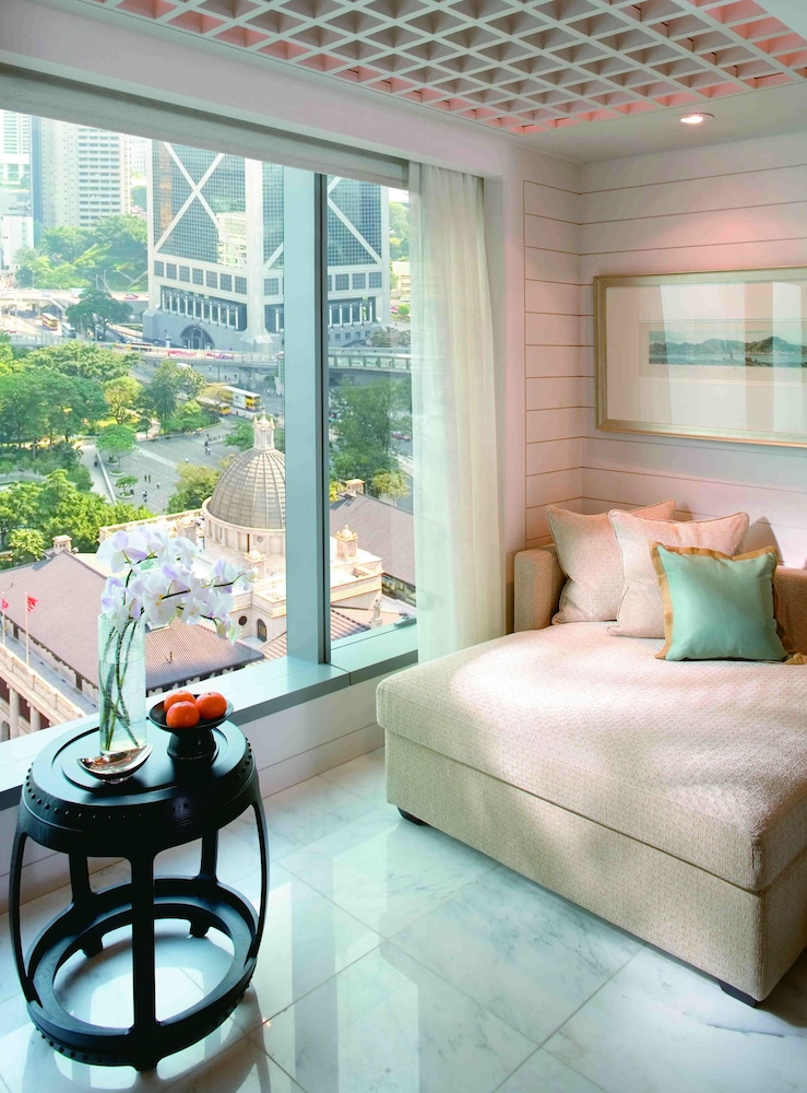 Mandarin Oriental Hong Kong 18/81