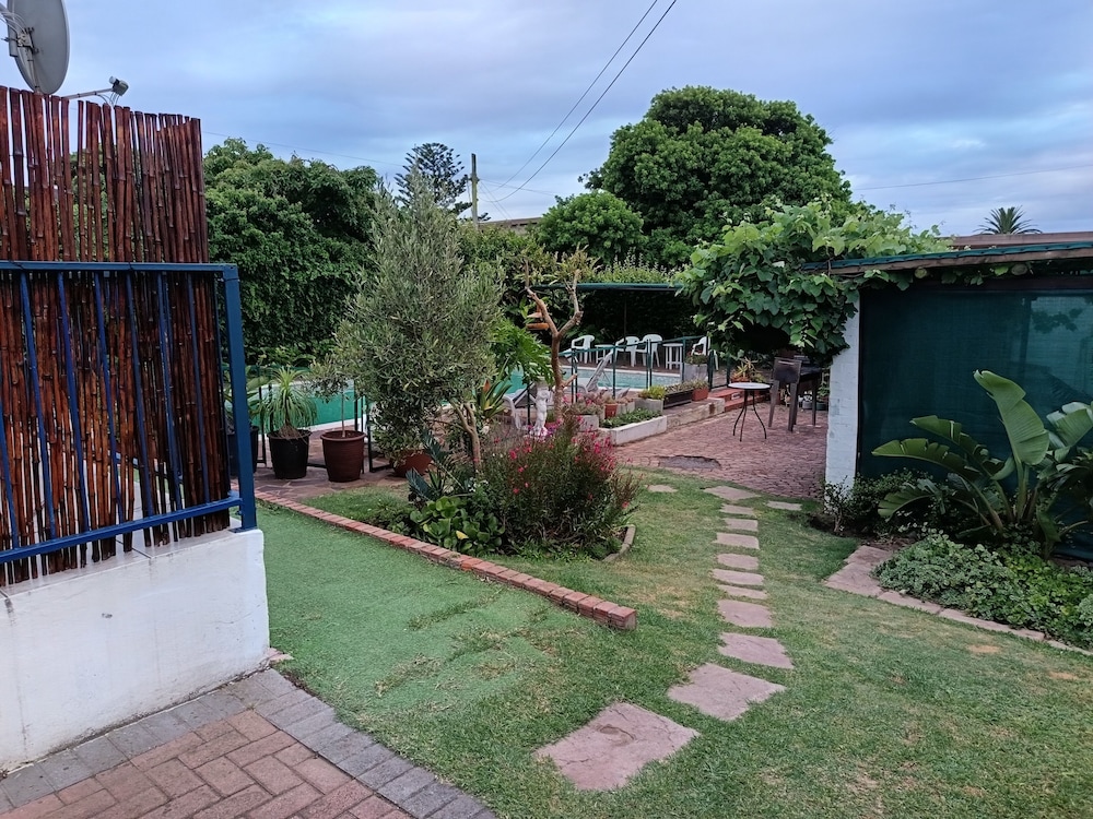Aqua Marine Guest House 61/67
