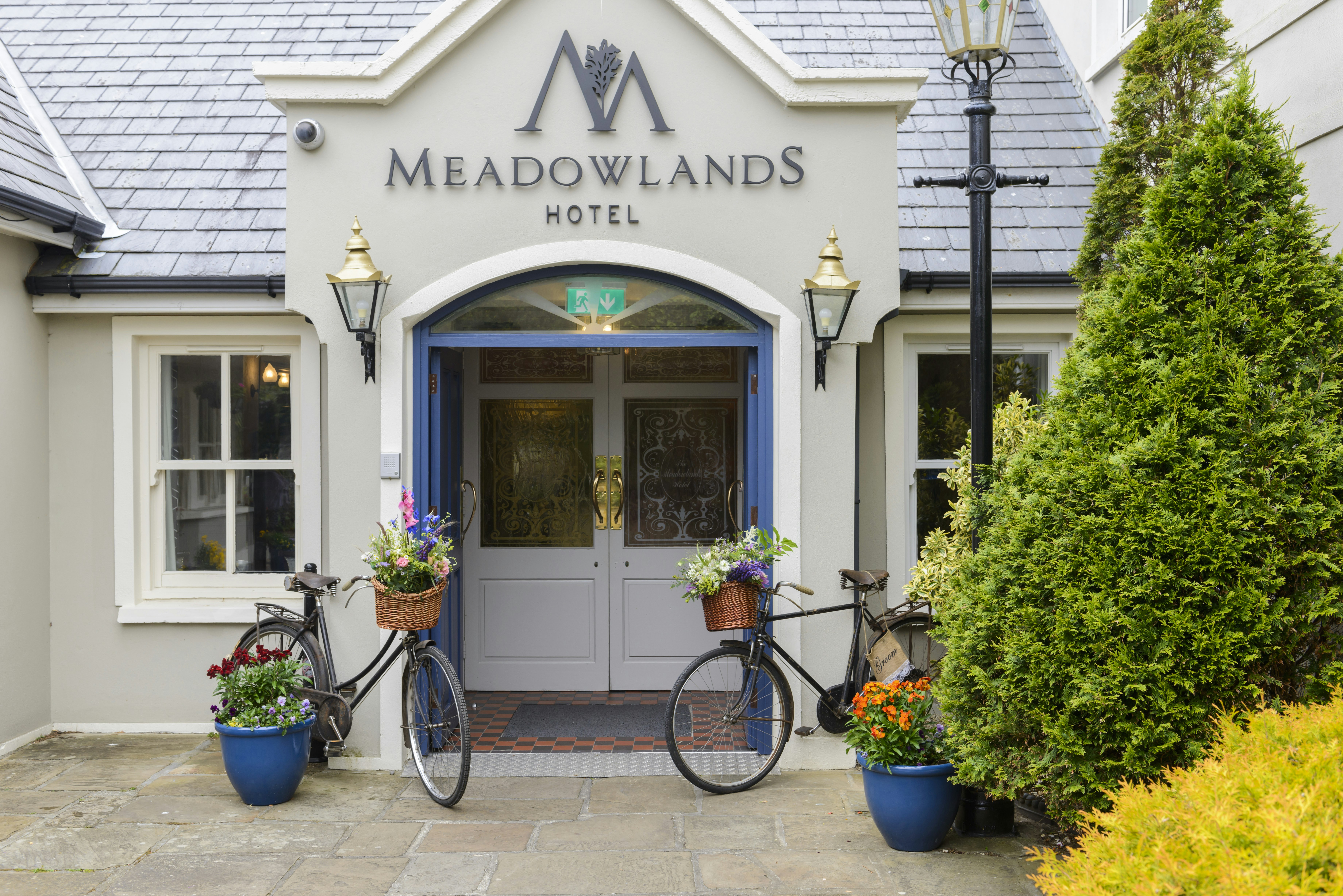 Meadowlands Hotel 7/50
