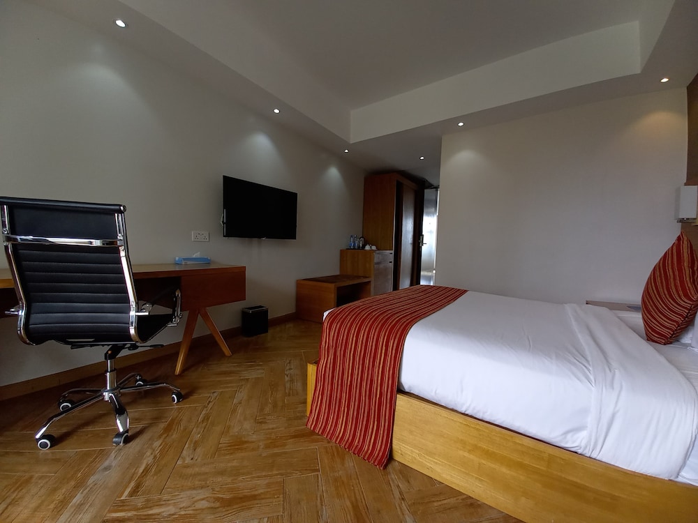 The Alps Hotel 13/36