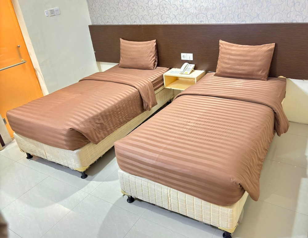 Atria Inn 12/39