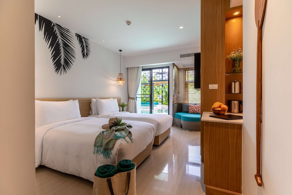 Outrigger Surin Beach Resort 32/74
