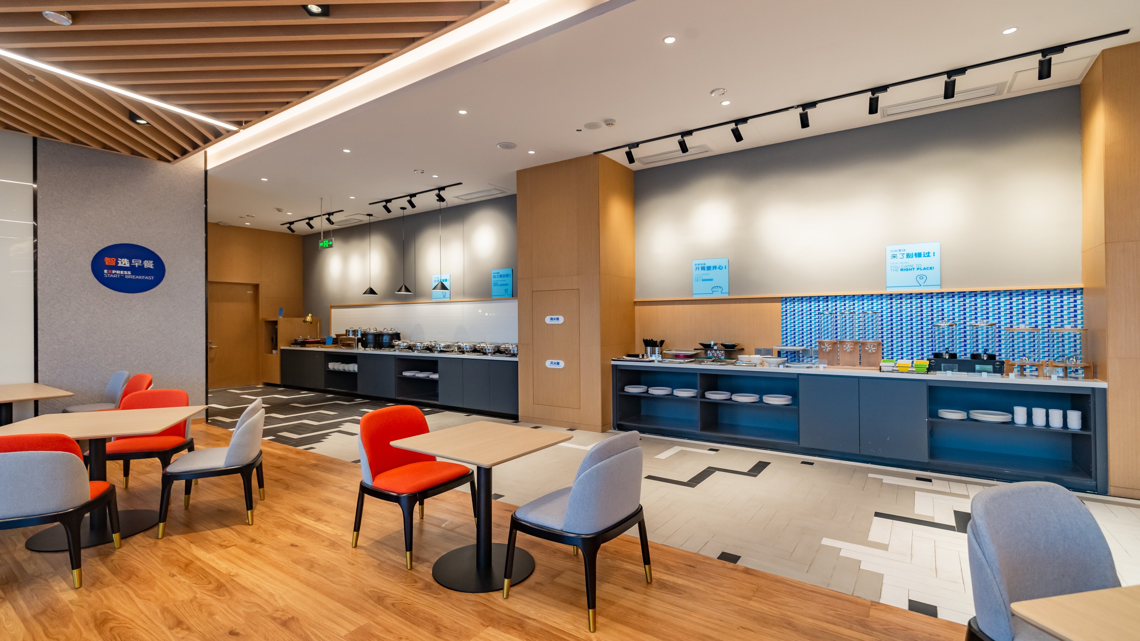 Holiday Inn Express Nanjing Jiangbei Yushan 33/49