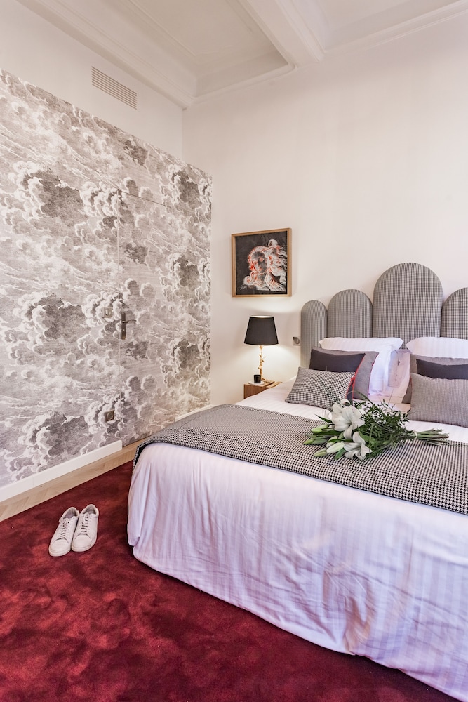 DELUXE, DOUBLE BED, CITY VIEW