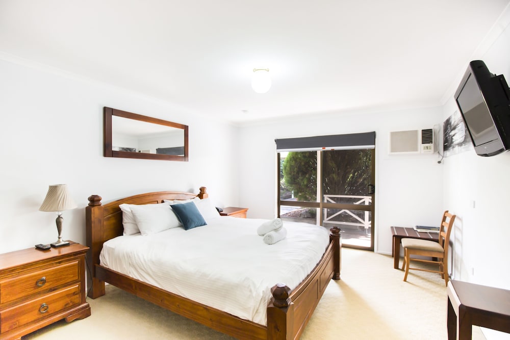 Lake Hume Resort 9/50