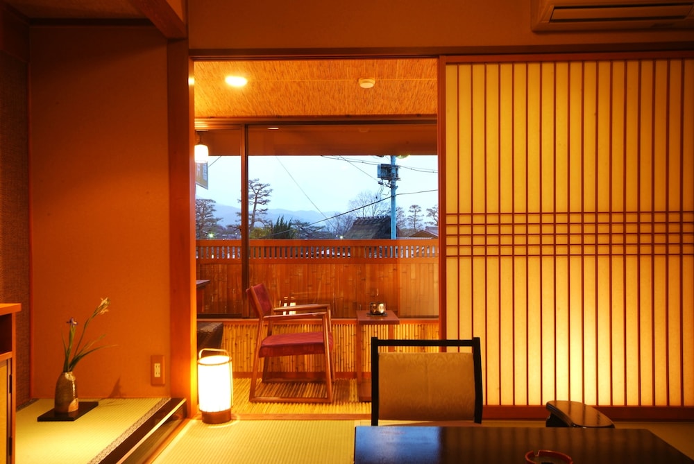 Arashiyama Onsen Saishikino Yado Hanaikada 8/15