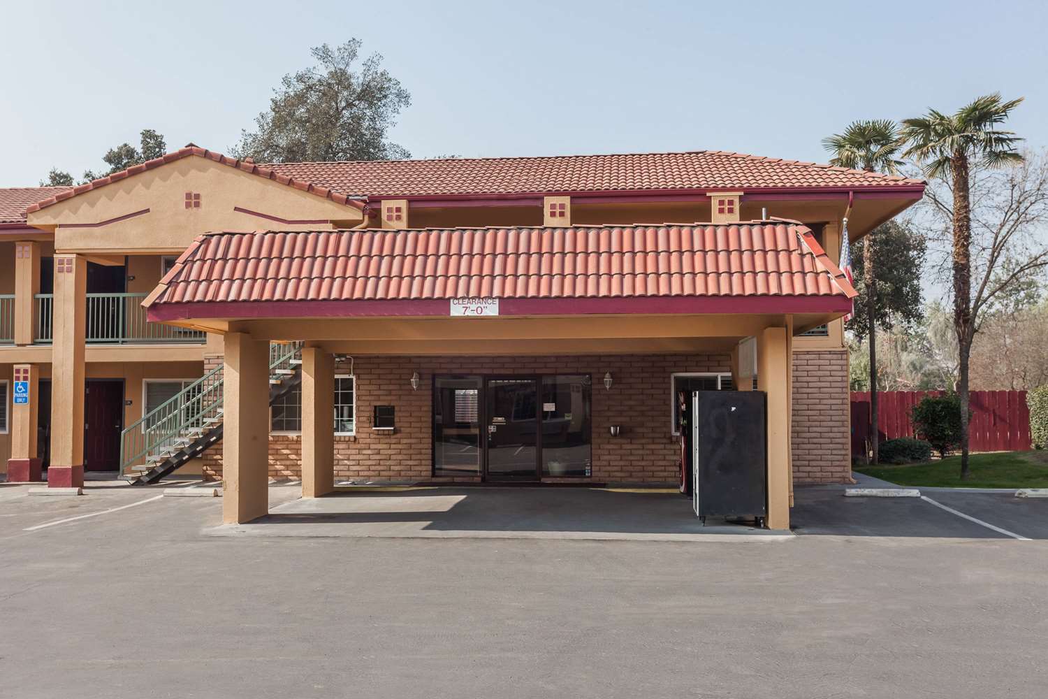 Super 8 By Wyndham Visalia 3/26