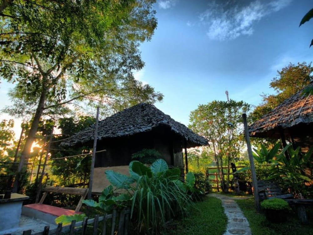 Khun Nai Tern Sai - Adults Only 4/24