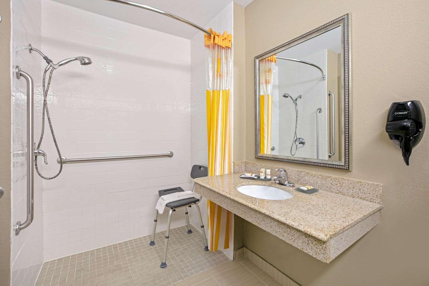 La Quinta Inn And Suites Paris 72/72