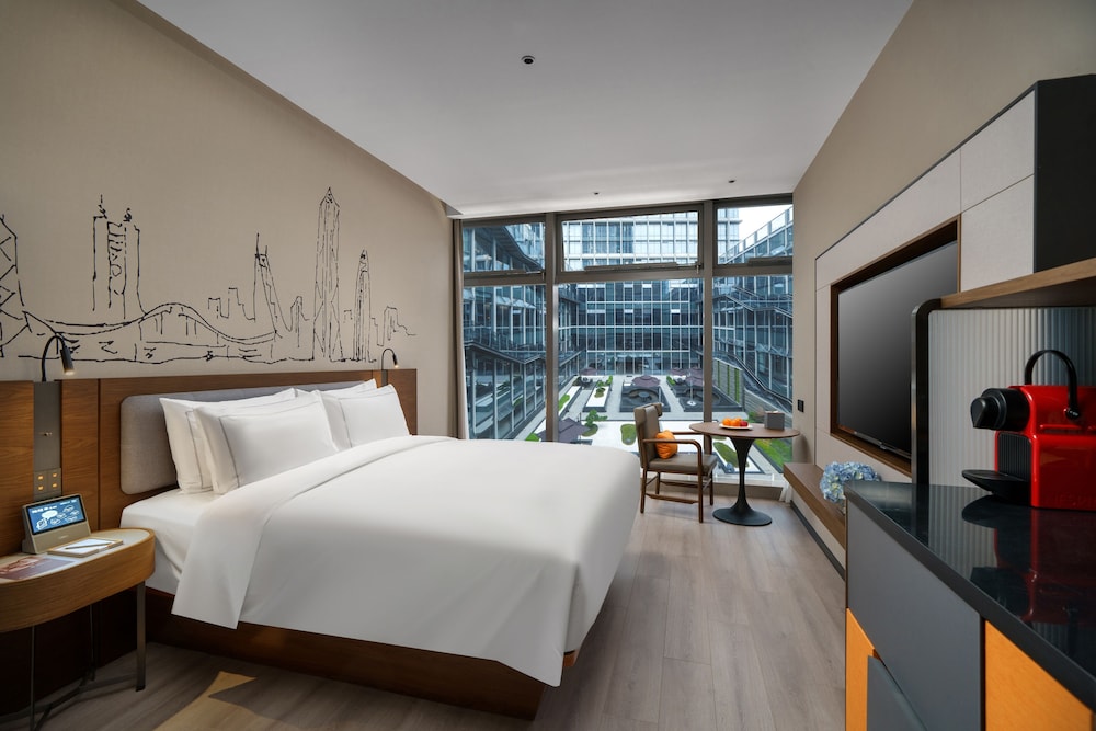UrCove By Hyatt Shenzhen Futian CBD 16/46