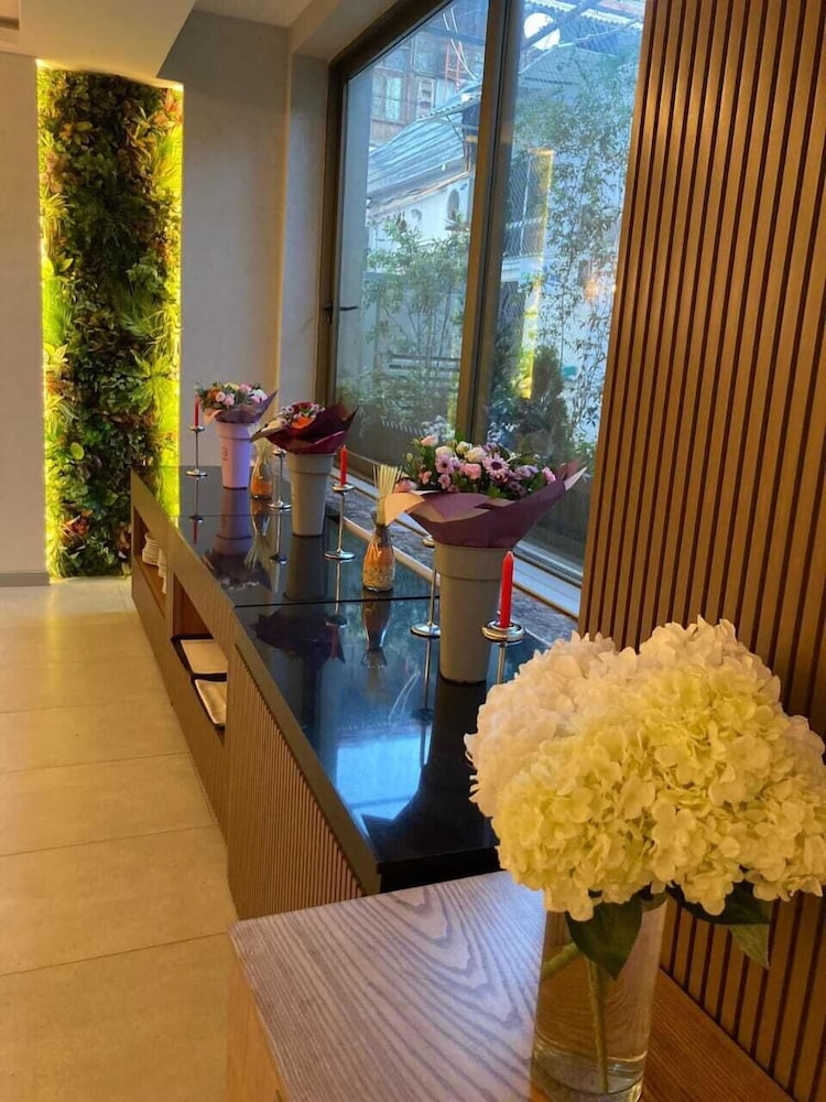 Grand Midway Hotel Baku 48/55