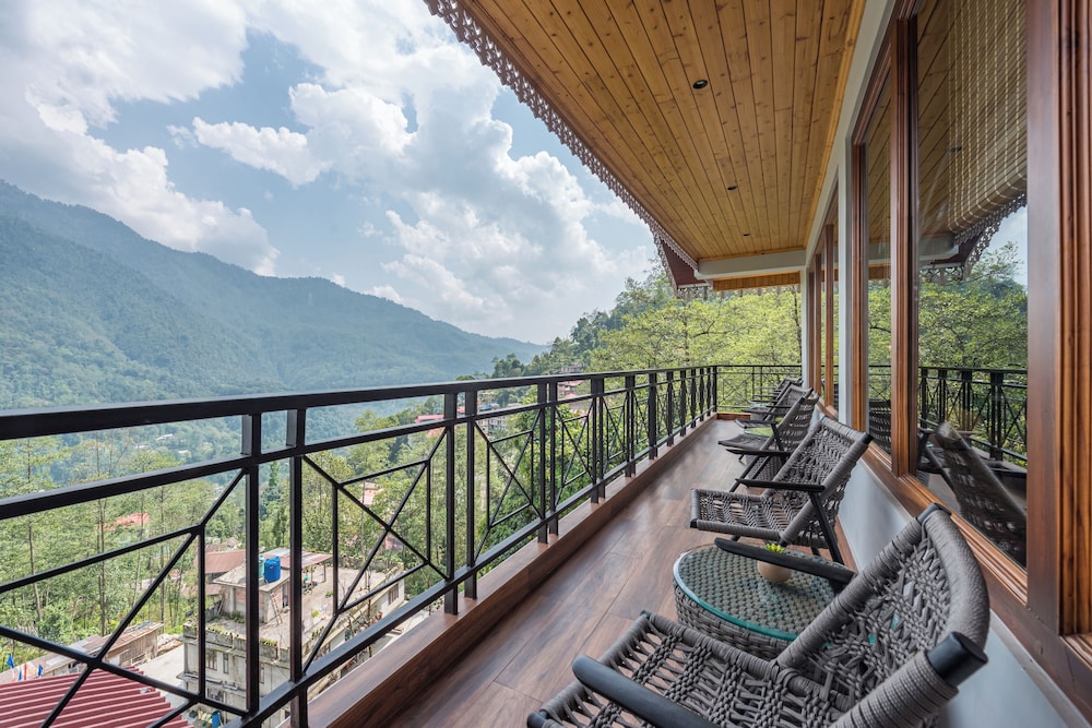 Udaan Alpine Resort & Chongeytar 28/29
