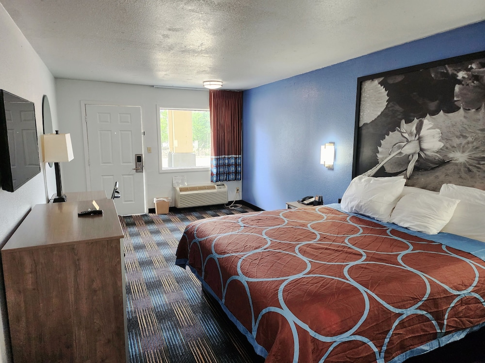 Super 8 By Wyndham Shreveport 8/28