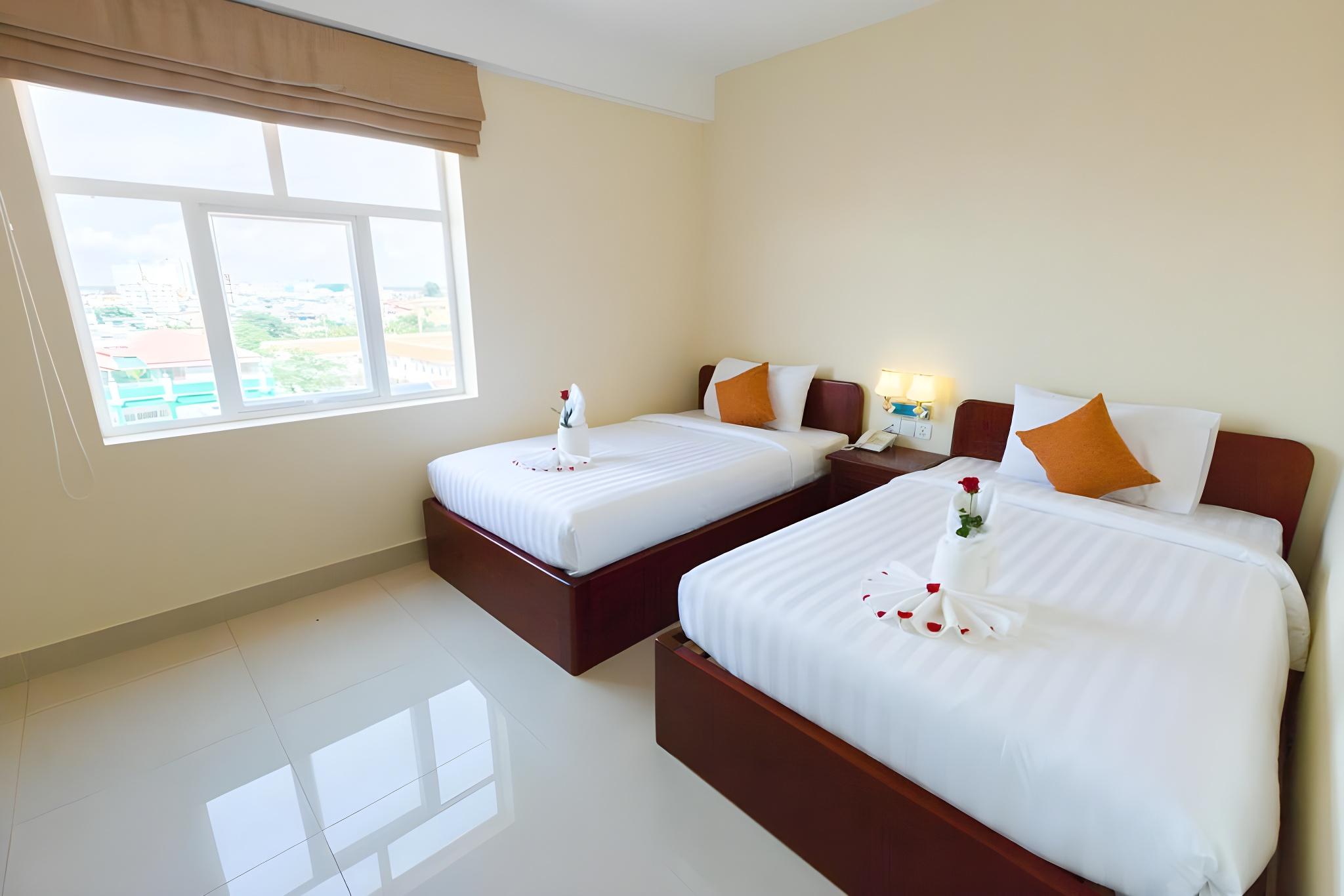 DELUXE, TWIN BEDS