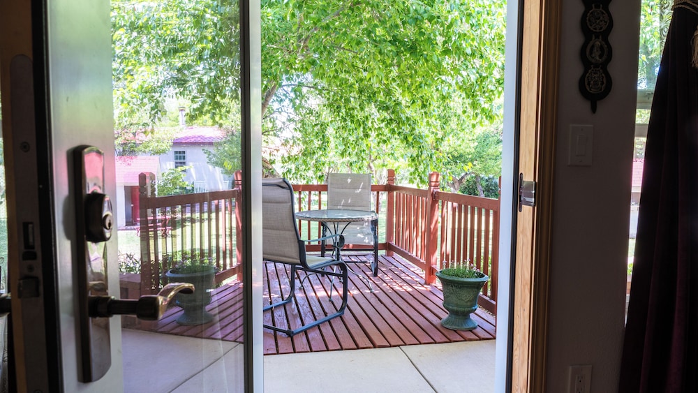 Red Horse Vineyard Bed & Breakfast 49/66