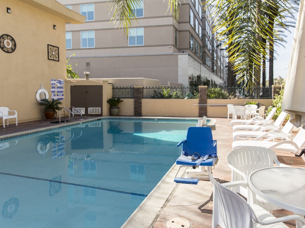 Anaheim Islander Inn And Suites 13/58