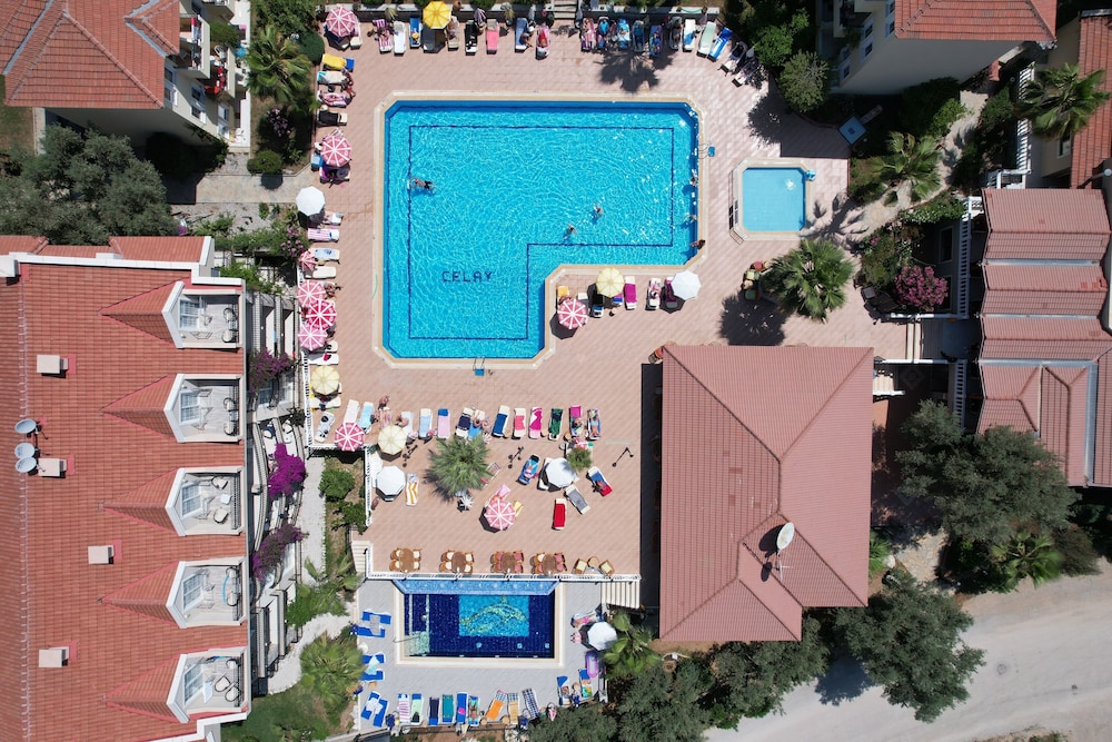 Celay Hotel 36/38