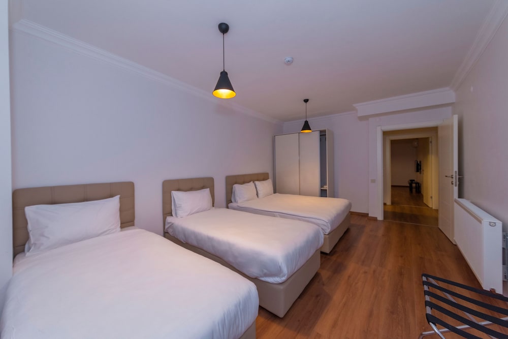 FAMILY SUITE, BASEMENT