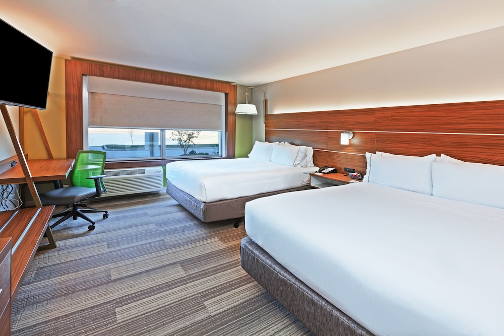 Holiday Inn Express Suites Tulsa West Sand Springs 18/52