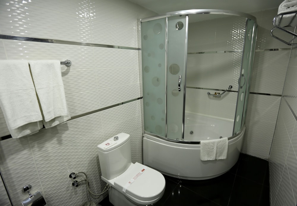 Prestige Hotel 10/49