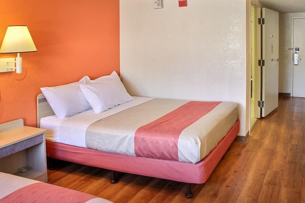 Motel6 San Simeon, CA - Hearst Castle Area 13/63