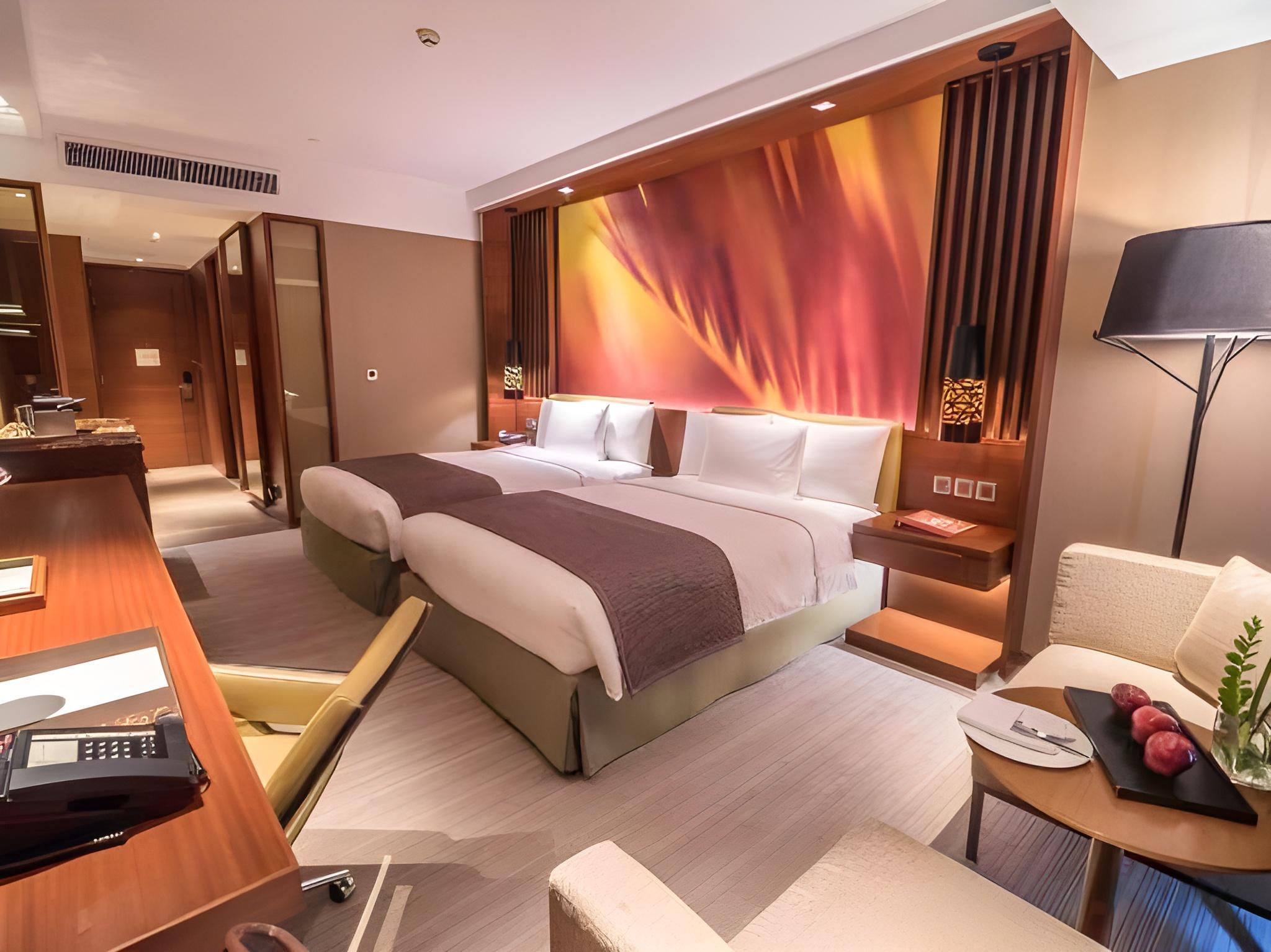 Superior, 2 Double Beds, Marco Polo Ortigas Manila 2/2