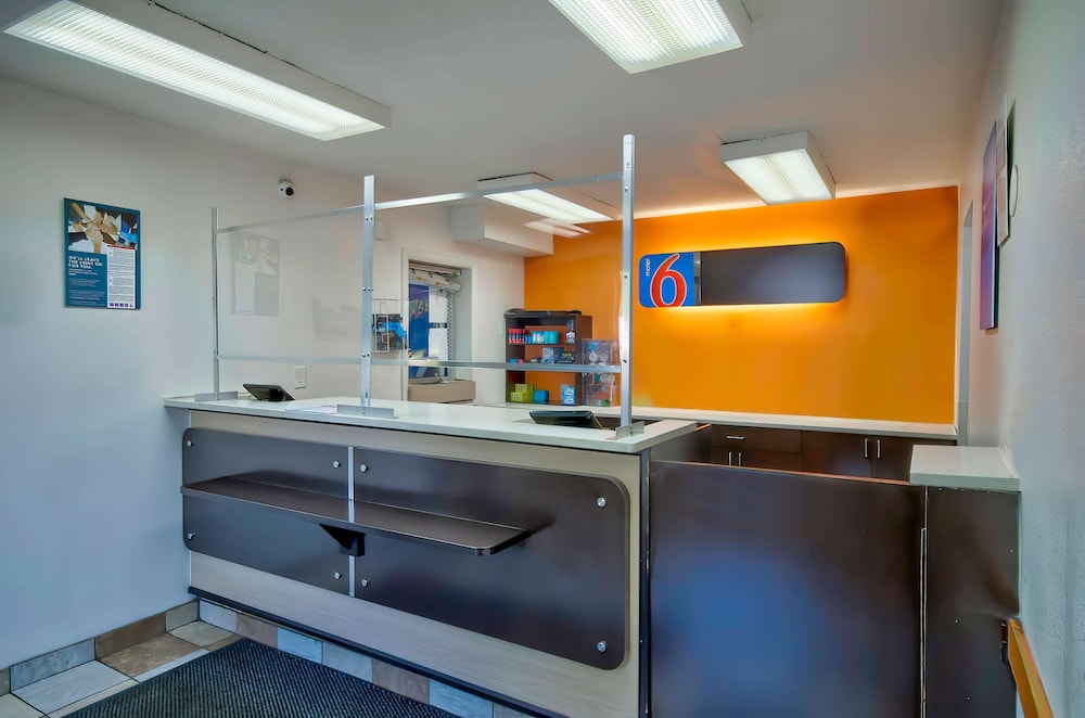 Motel6 Warren, MI - Detroit East 9/54