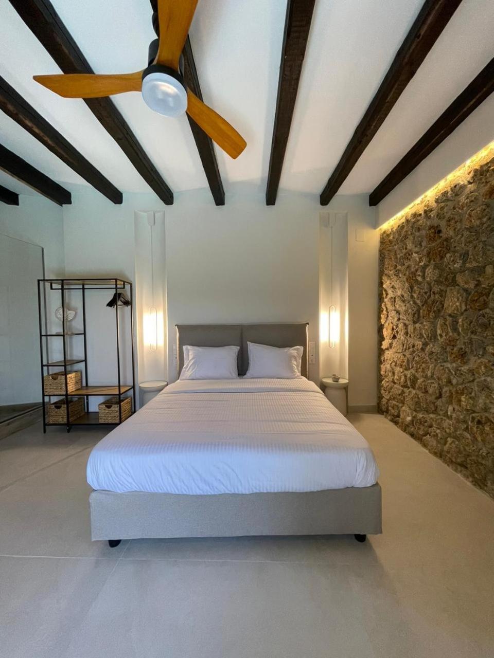 Villa Bournella 3/28