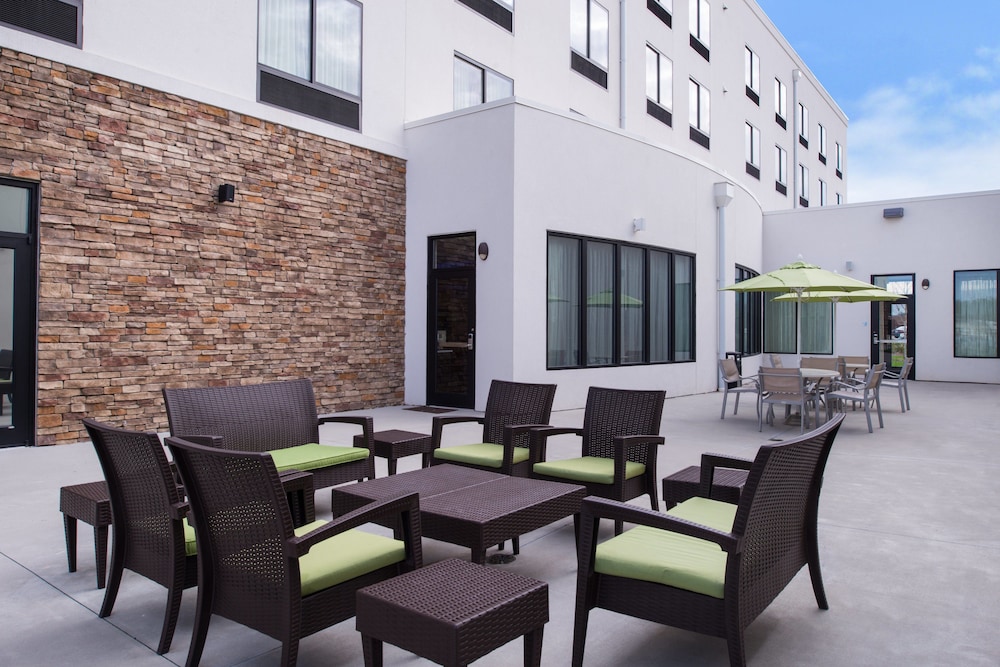 Holiday Inn Express Suites Monroe 53/58