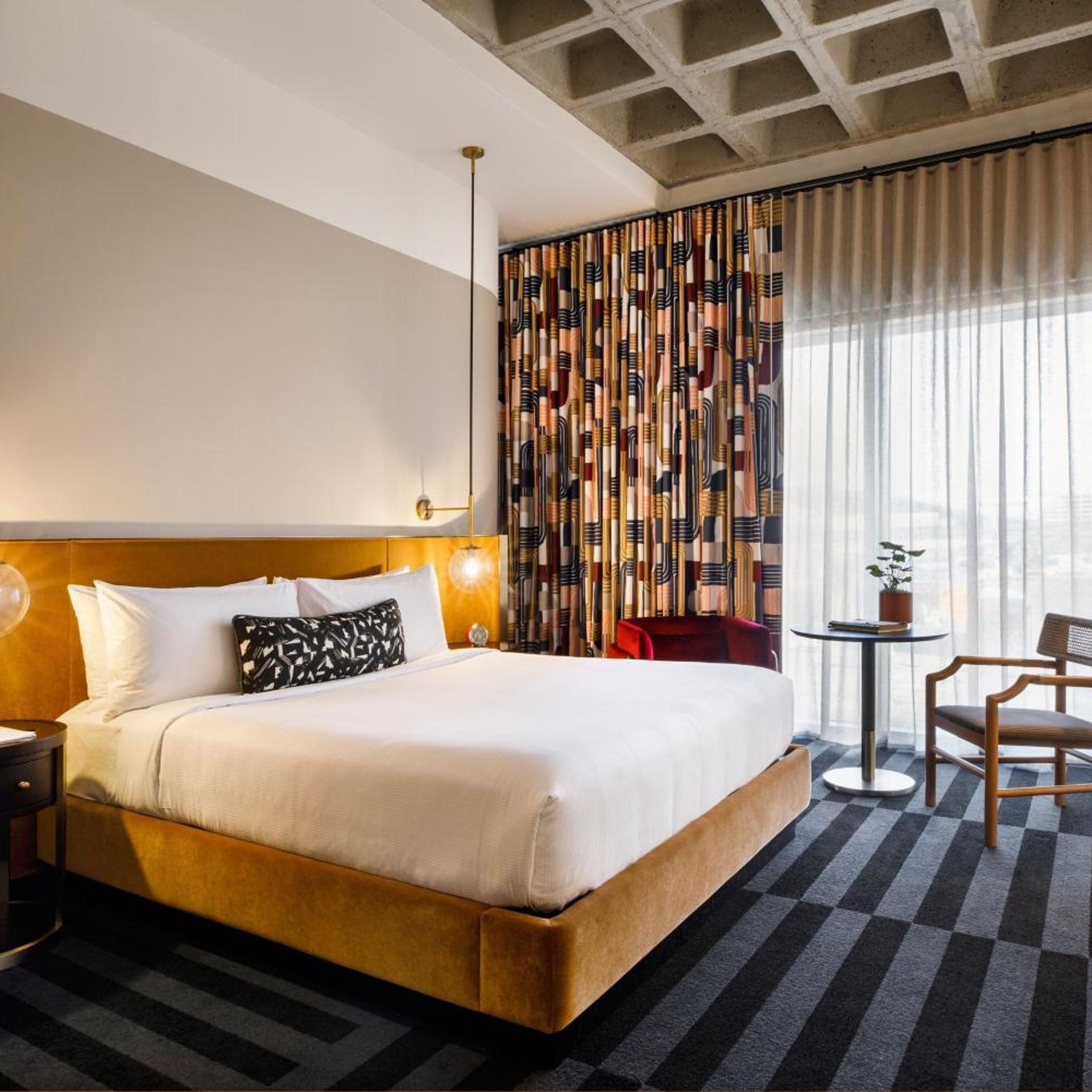 Deluxe, King Bed, Partial City View