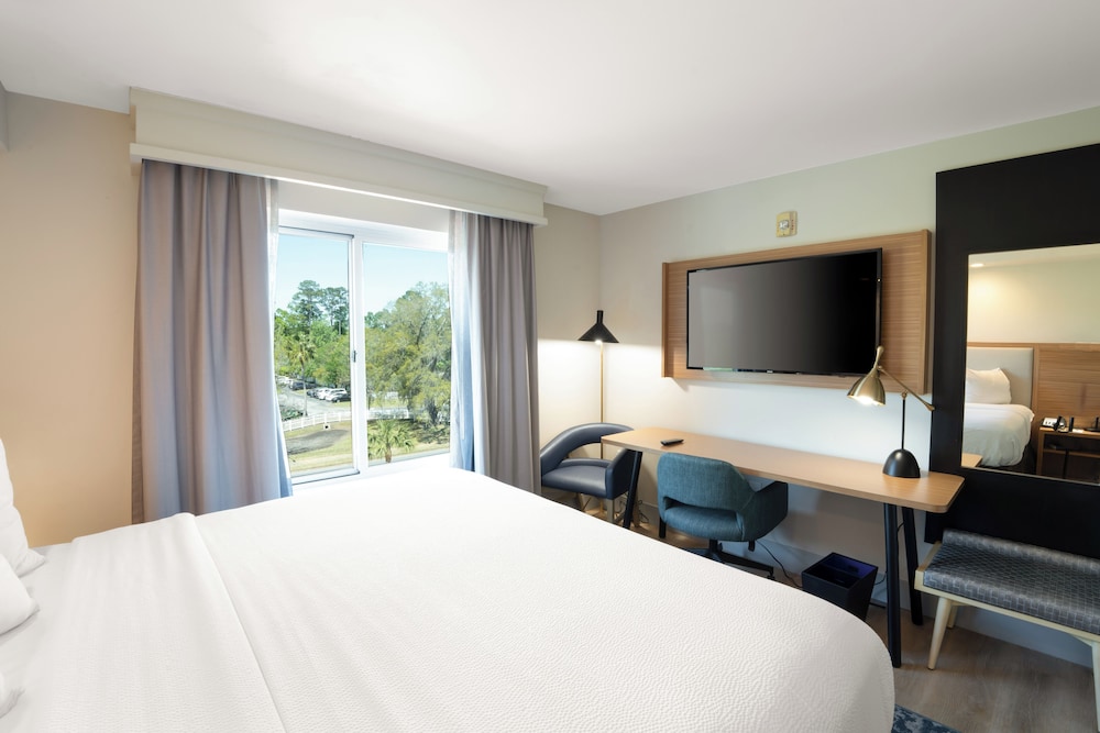 Fairfield Inn Suites Jacksonville Butler Boulevard 19/50