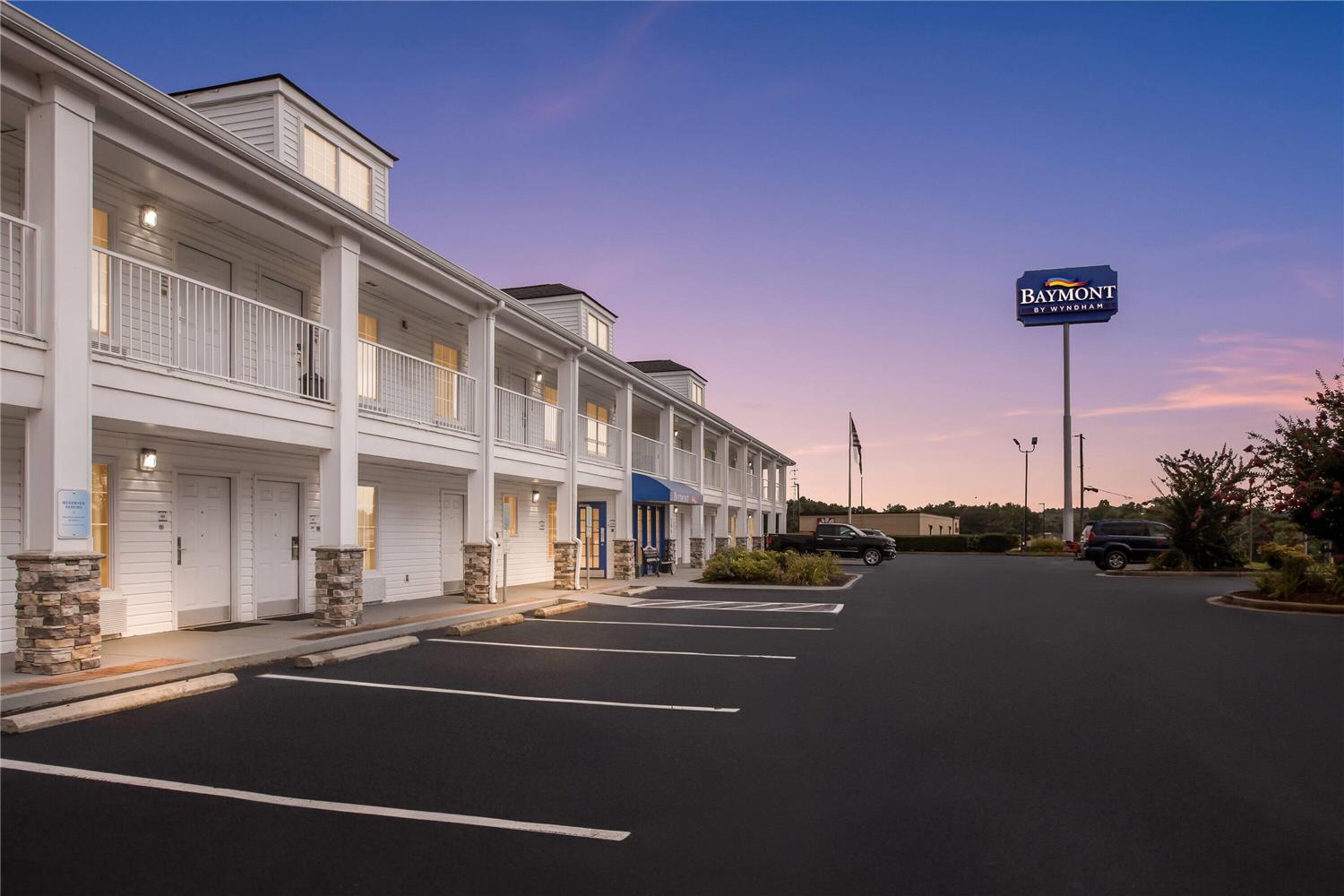 Baymont By Wyndham Forest City 36/36
