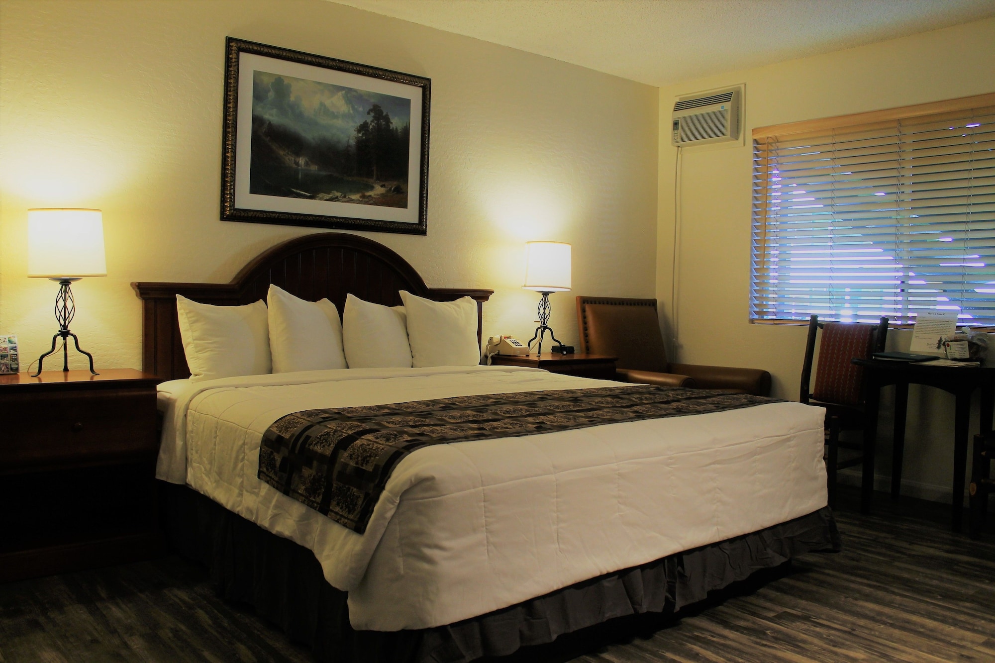 SPA, KING BED, JETTED TUB