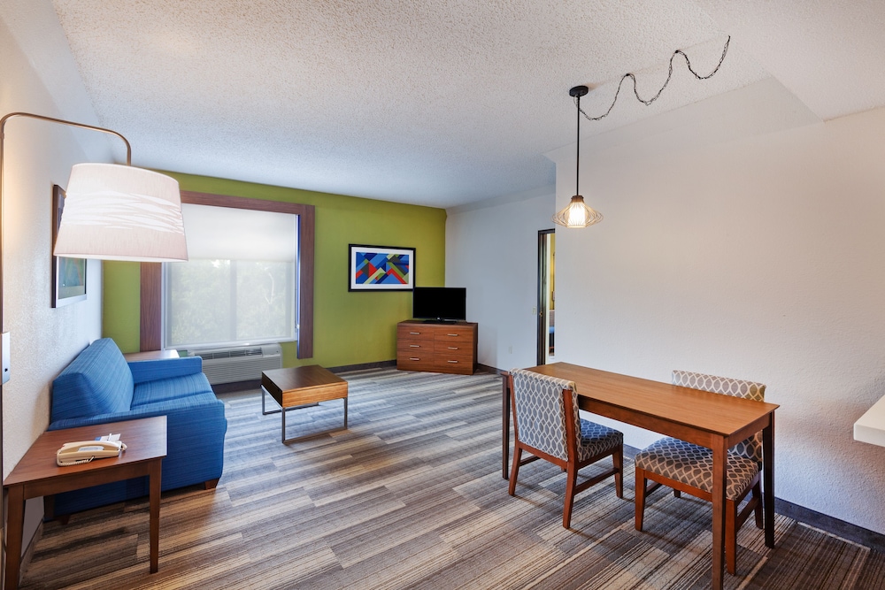 Holiday Inn Express and Suites Houston - Memorial Park Area 34/45