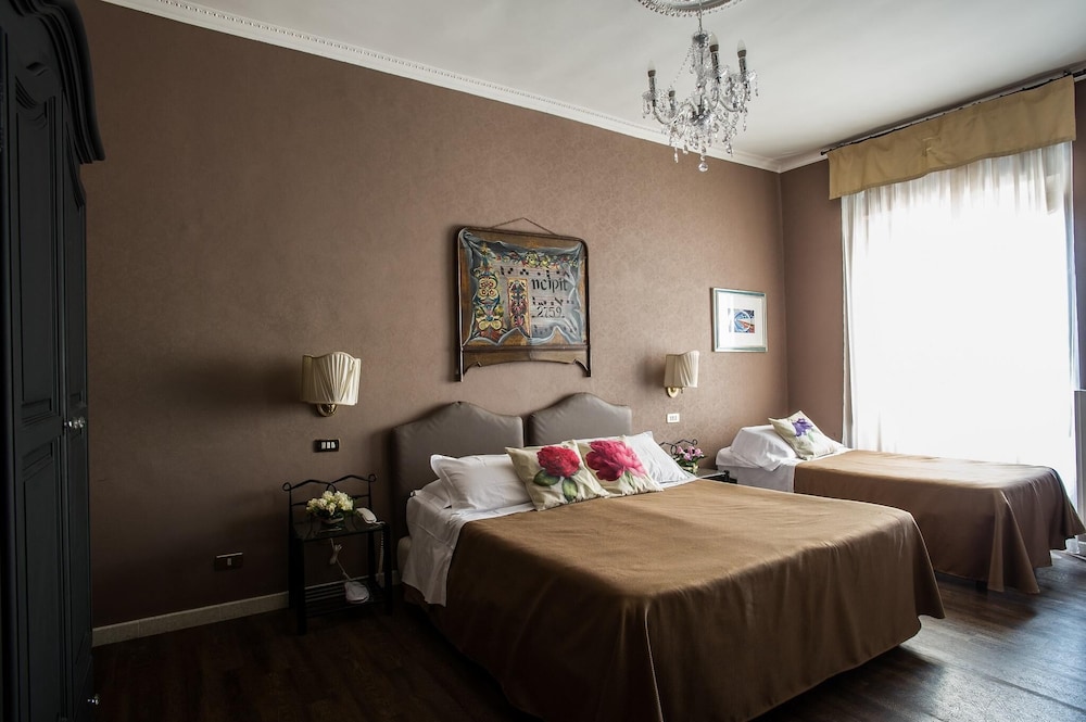 ROOM, TRIPLE
